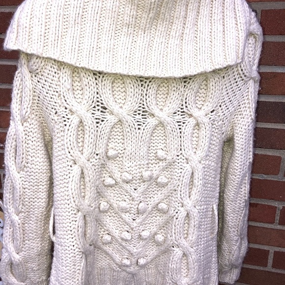 One Girl Who Sweater - Picture 4 of 7